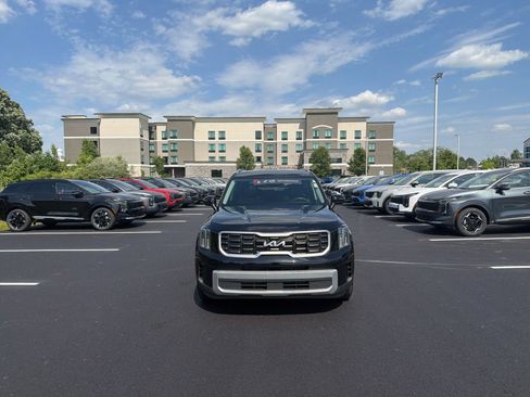 Certified 2023 Kia Telluride S w/ S Sunroof Package AWD/4WD image 2