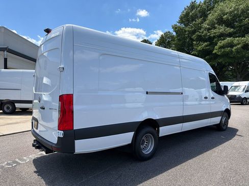 Used 2024 Mercedes-Benz Sprinter 3500 image 11