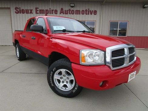 Used 2007 Dodge Dakota SLT w/ Trailer Tow Group AWD/4WD image 1