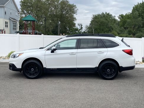 Used 2017 Subaru Outback 3.6R Limited AWD/4WD image 3