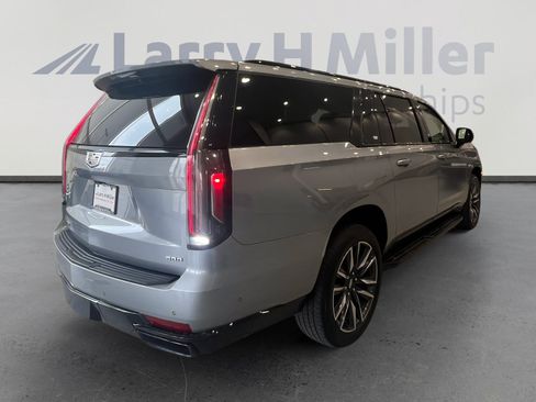 Used 2024 Cadillac Escalade ESV Sport AWD/4WD image 5
