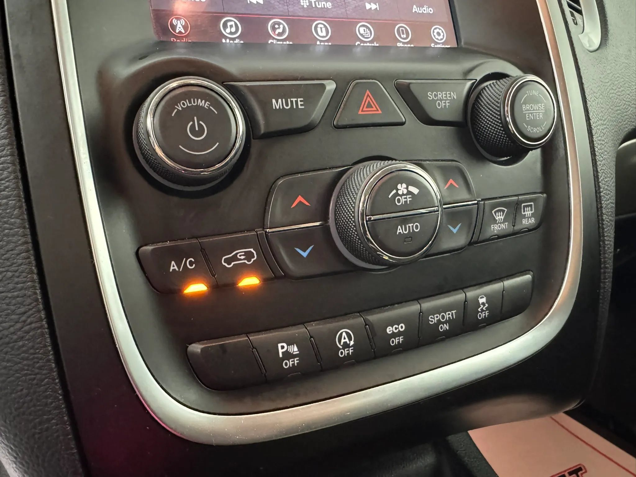 Used 2020 Dodge Durango SXT AWD/4WD image 22