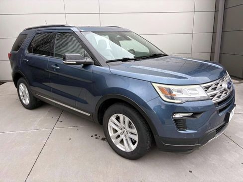 Used 2018 Ford Explorer XLT w/ Equipment Group 202A AWD/4WD image 3