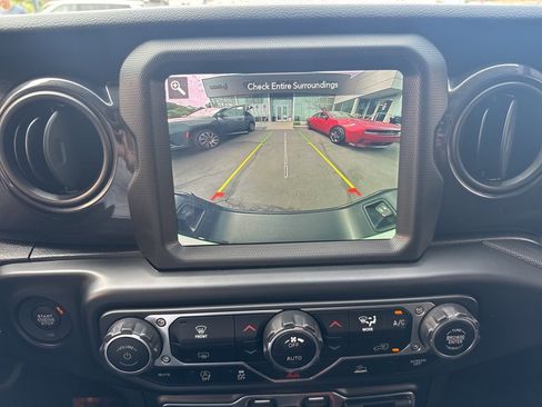 Used 2021 Jeep Gladiator Sport image 20