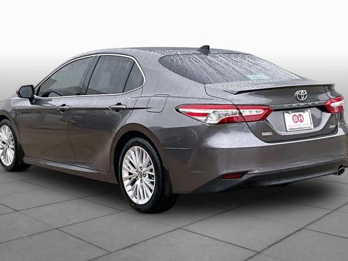 Used 2020 Toyota Camry XLE FWD image 12