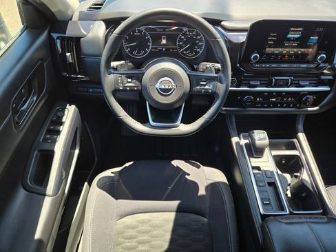Used 2024 Nissan Pathfinder SV FWD image 16
