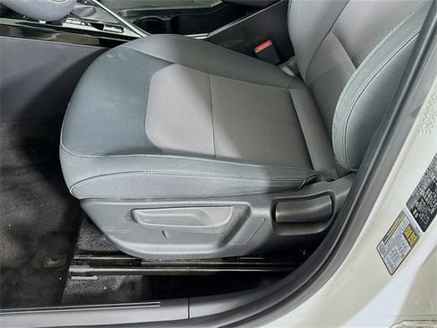 Used 2024 Kia Niro LX image 23