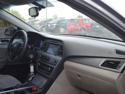 Used 2016 Hyundai Sonata SE w/ Cargo Package FWD image 8
