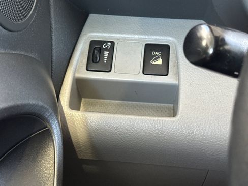 Used 2011 Toyota RAV4 Limited AWD/4WD image 34