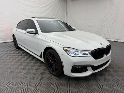 Used 2019 BMW 750i xDrive w/ M Sport Package image 4