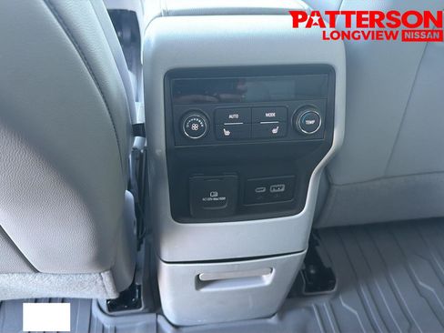 Used 2023 GMC Acadia SLT w/ Technology Package AWD/4WD image 21