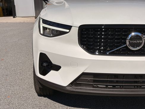 Certified 2026 Volvo XC40 B4 Plus w/ Climate Package FWD image 11