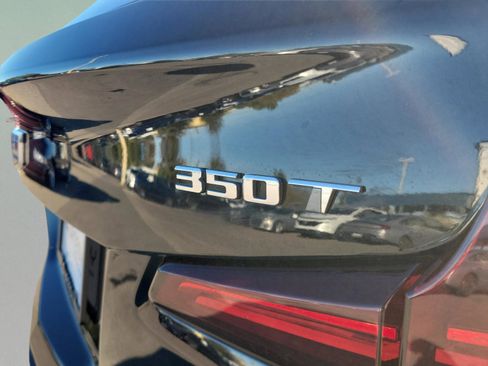 Used 2022 Cadillac XT4 Premium Luxury w/ Enhanced Visibility Package image 9