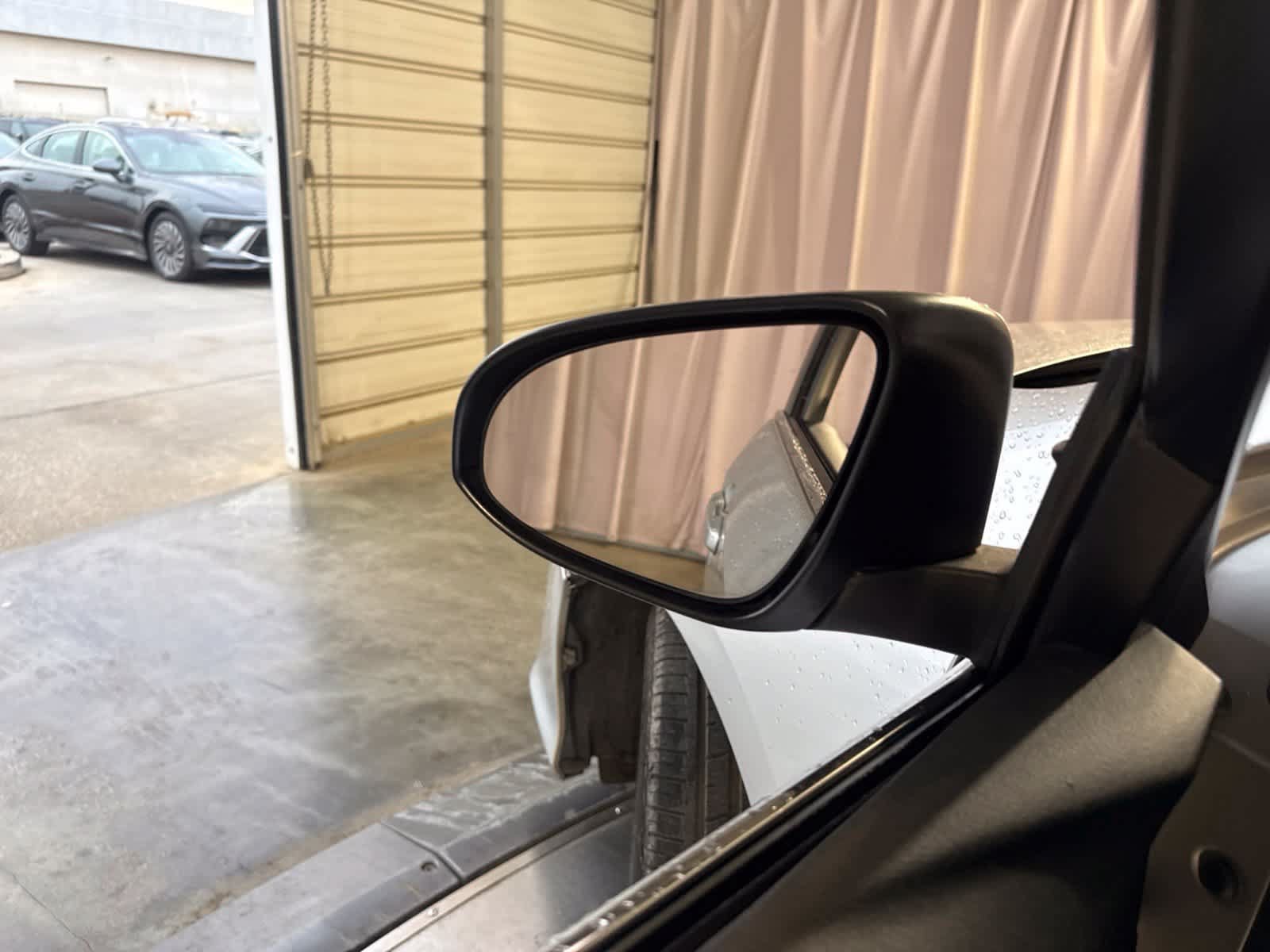 Used 2014 Toyota Camry SE FWD image 19