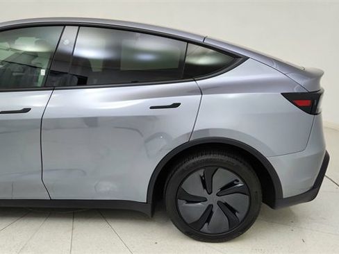 Used 2026 Tesla Model Y 2WD image 10