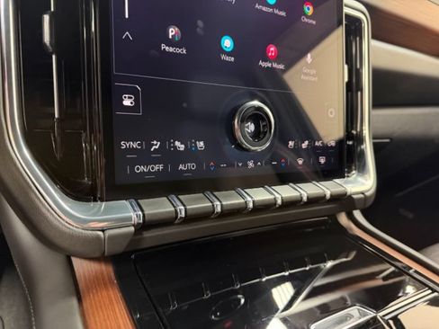Used 2025 GMC Yukon Denali AWD/4WD image 18
