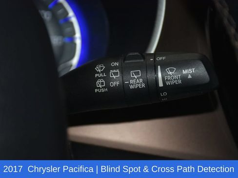 Used 2017 Chrysler Pacifica Touring-L FWD image 12