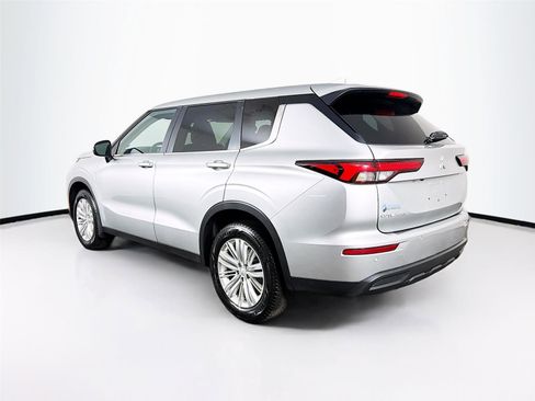 Used 2023 Mitsubishi Outlander ES AWD/4WD image 5