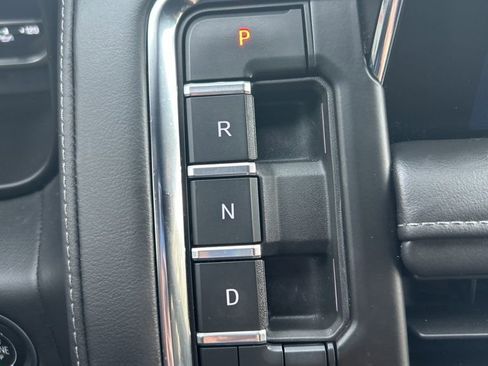 Used 2022 Chevrolet Tahoe Z71 w/ Luxury Package image 11