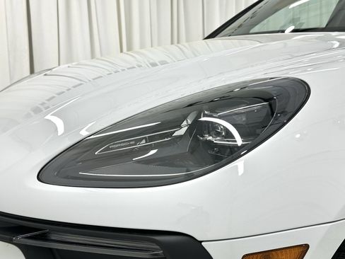 Certified 2024 Porsche Macan image 17