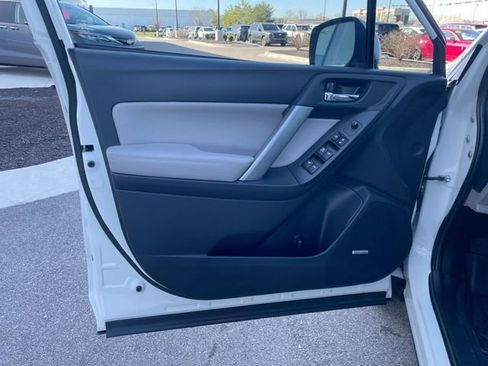 Used 2016 Subaru Forester 2.5i Touring w/ Eyesight & Navigation System image 10