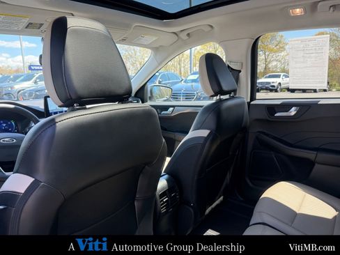 Used 2022 Ford Escape Titanium FWD image 21