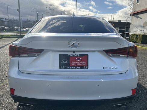 Used 2019 Lexus IS 300 image 6