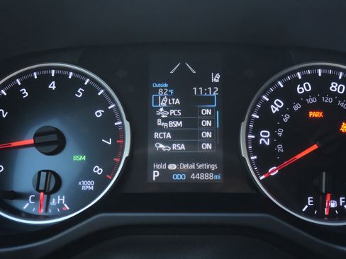 Used 2021 Toyota RAV4 XLE Premium image 30