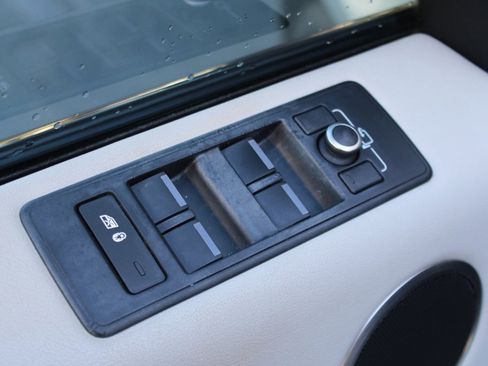 Used 2016 Land Rover Range Rover Sport HSE image 14