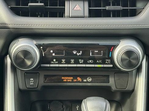 Certified 2021 Toyota RAV4 LE image 23