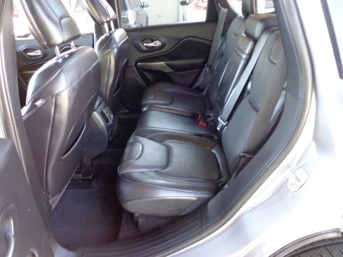 Used 2019 Jeep Cherokee Limited w/ Luxury Group AWD/4WD image 19