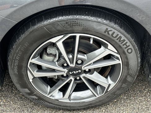 Used 2023 Kia Forte LXS w/ LXS Technology Package FWD image 11