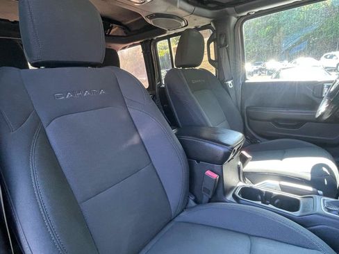 Used 2018 Jeep Wrangler Unlimited Sahara AWD/4WD image 29