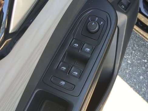 Used 2024 Volkswagen Taos S image 17