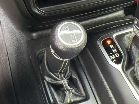 Used 2022 Jeep Wrangler Unlimited Sahara w/ Cold Weather Group AWD/4WD image 19