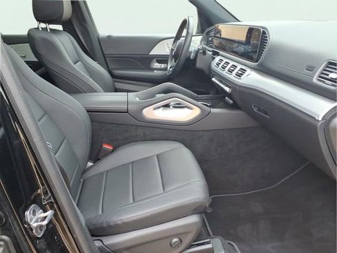 Used 2025 Mercedes-Benz GLS 450 4MATIC image 23