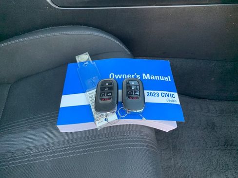 Used 2023 Honda Civic Sport image 9
