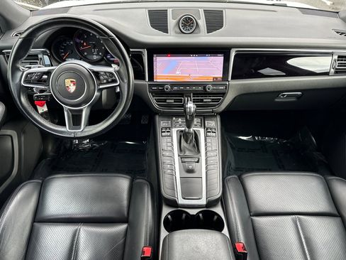 Used 2020 Porsche Macan image 3