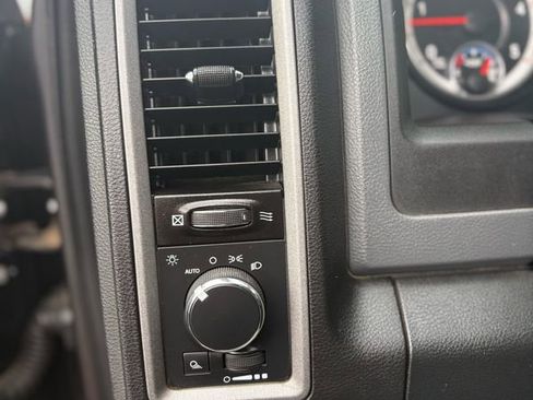 Used 2015 RAM 2500 Tradesman w/ Chrome Appearance Group image 14