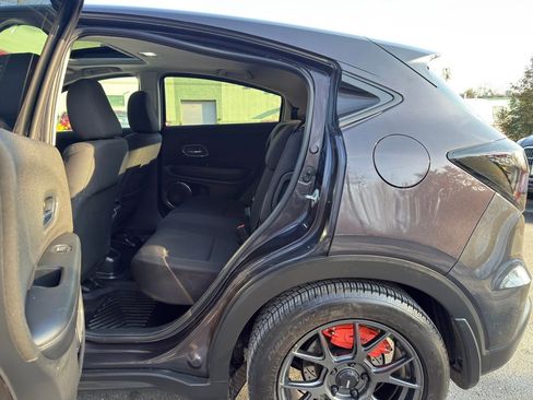 Used 2018 Honda HR-V EX image 18