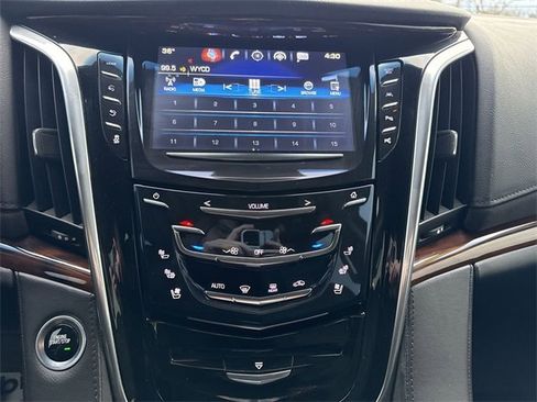 Used 2018 Cadillac Escalade Luxury image 23