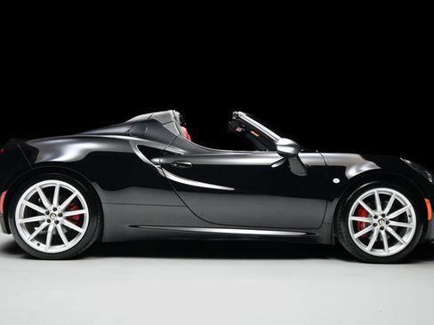Used 2016 Alfa Romeo 4C Spider RWD image 24