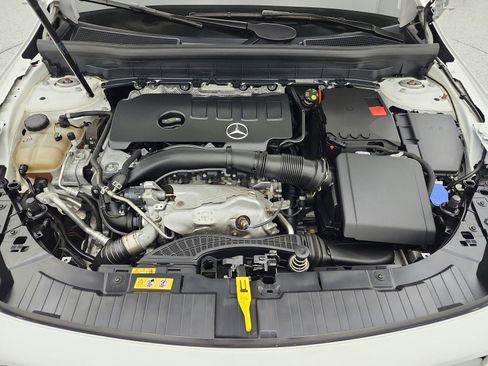 Used 2021 Mercedes-Benz GLB 250 4MATIC image 17