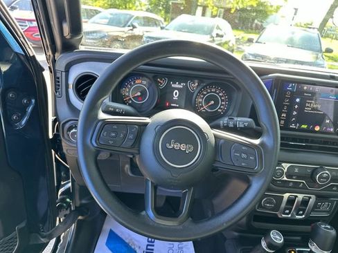 Used 2025 Jeep Wrangler Sport AWD/4WD image 13