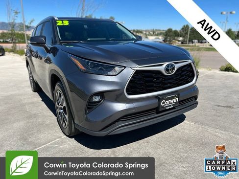 Used 2023 Toyota Highlander XLE FWD image 1