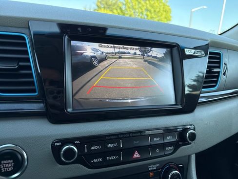 Used 2019 Kia Niro EX Premium w/ Sunroof Package FWD image 28