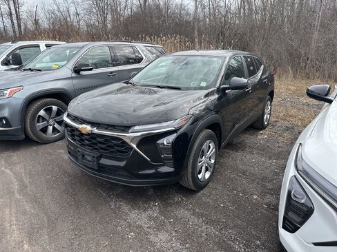 Used 2024 Chevrolet Trax LS image 5