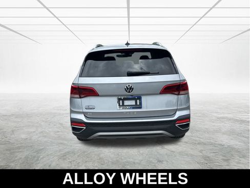 Used 2024 Volkswagen Taos SE FWD image 6
