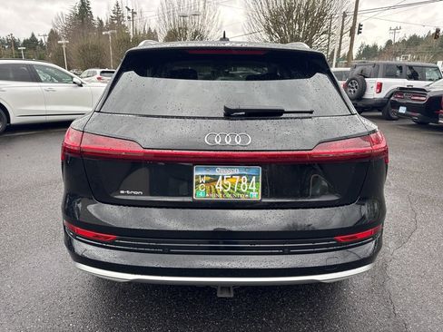 Used 2019 Audi e-tron Prestige w/ Prestige Package image 6