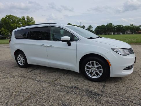 Used 2020 Chrysler Voyager LX w/ Cold Weather Group FWD image 6